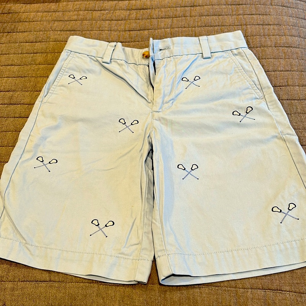 Lacrosse embroidered shorts. Light blue. Vineyard vines.
